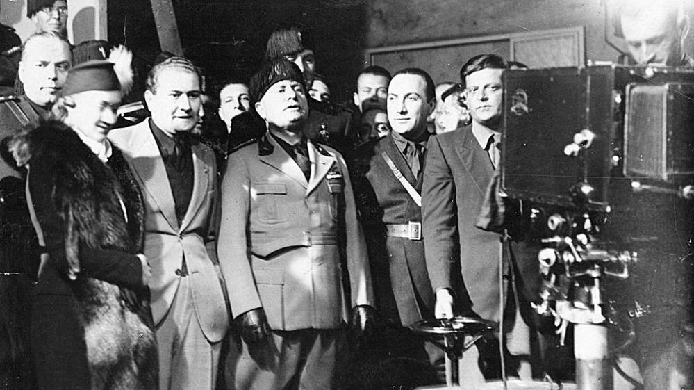 Benito Mussolini negli studi di Cinecittà il 28 aprile 1937, giorno della inaugurazione (fonte: lastampa.it)
