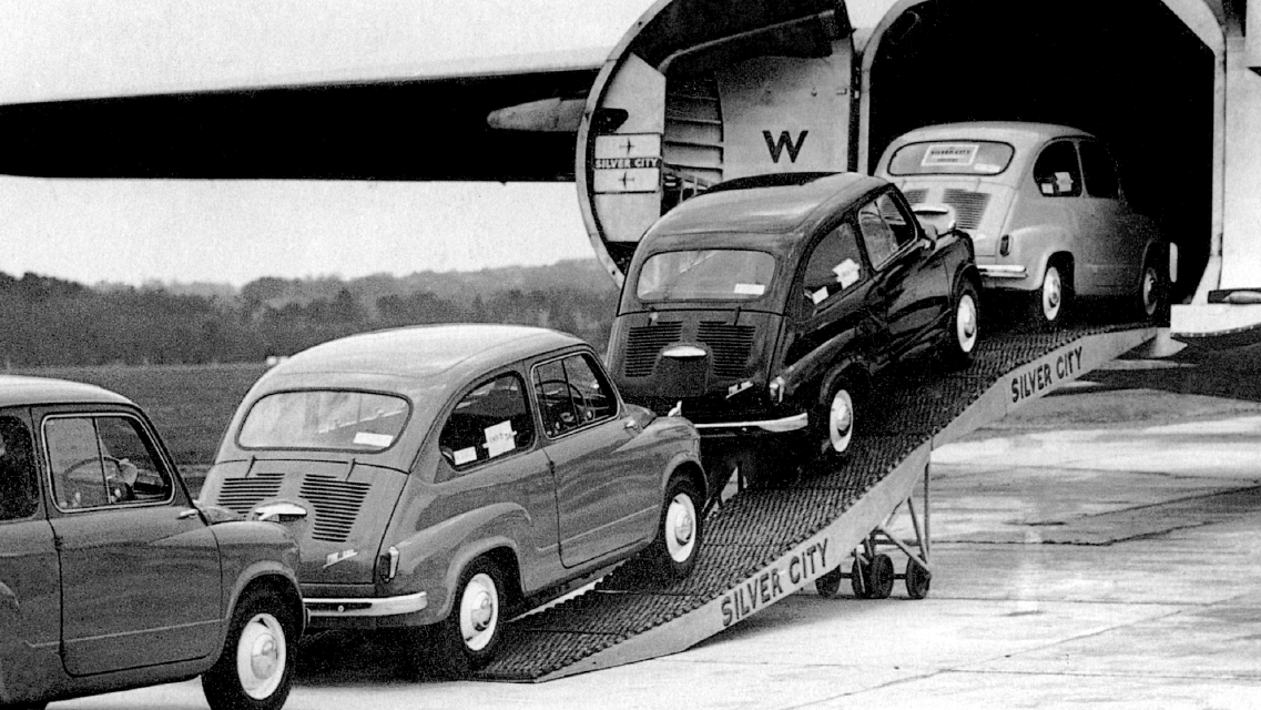 Nel 1955 FIAT lancia la 600 che diventerà l’icona del boom economico italiano (foto Archivio FIAT, fonte: Ansa, La strada racconta, 2018)