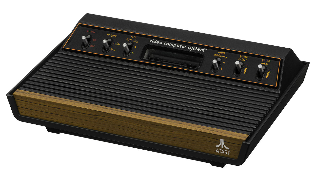 Si diffondono le prime console: è del 1977 la Atari-2600-Light-Sixer-FL
