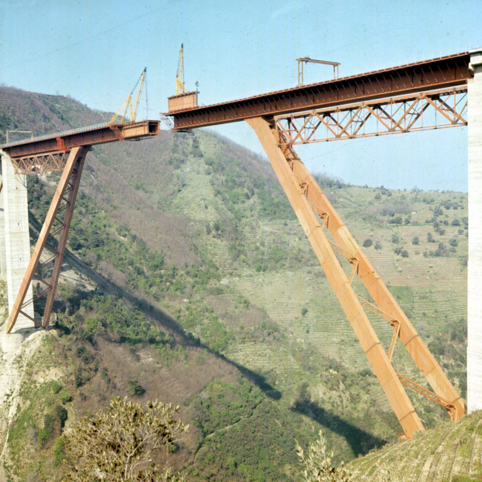 A3 Salerno – Reggio Calabria, viadotto Sfalassà in fase di realizzazione (Archivio storico Anas)