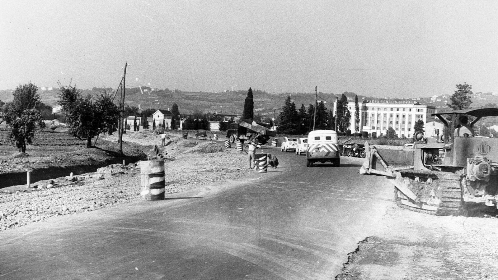 Umbria, strada statale 3 bis “Tiberina”, allargamento curva a Ponte S. Giovanni 1945 (Archivio storico Anas)
