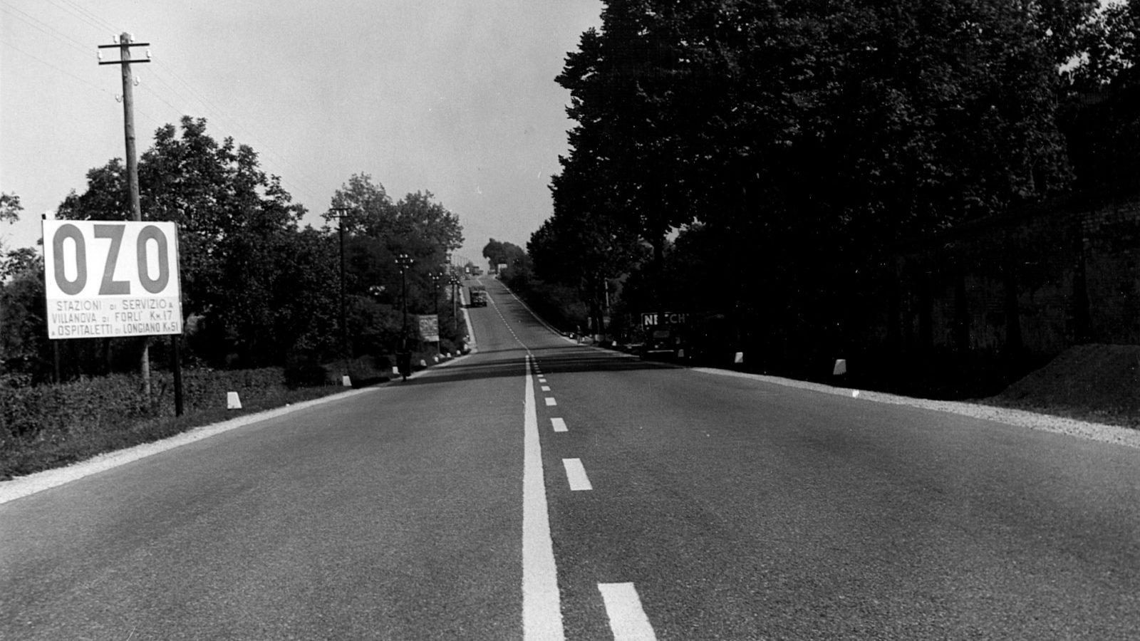 Strada statale 9 ‘Via Emilia’ tratto Imola-Forlì, 1959 – segnalazione distanze area di sevizio