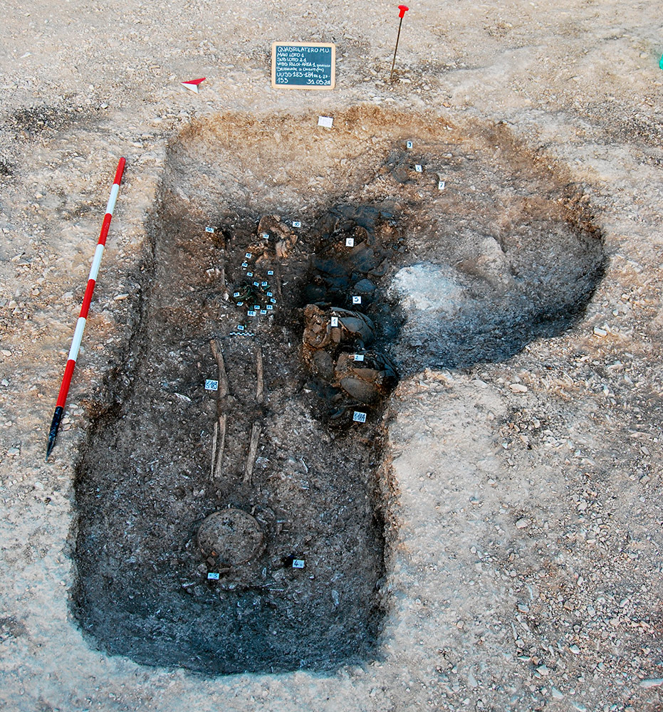 Serravalle di Chienti (MC). Veduta generale della tomba n. 4, “Fanciulla di Plestia“, VI sec. a. C. (fonte: Archeolog Onlus)