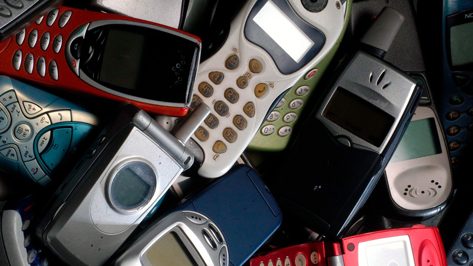Telefoni cellulari (fonte: Imagoeconomica)