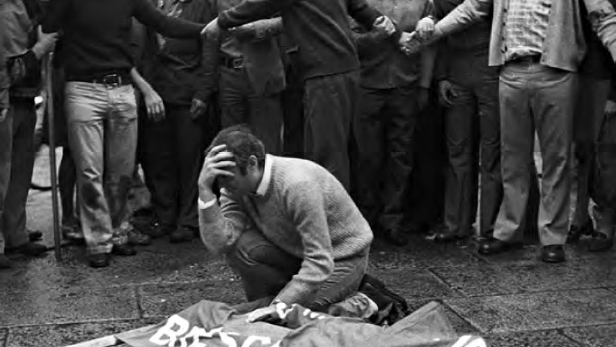 Brescia, 28 maggio 1974: durante una manifestazione contro il terrorismo neofascista, in un cestino dei rifiuti di Piazza della Loggia esplode una bomba e fa una strage (fonte: Ansa, La strada racconta, 2018)